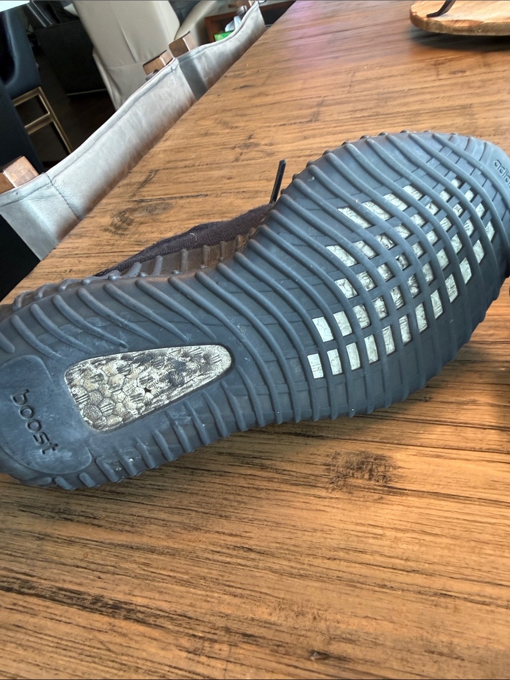 Yeezy 350V2 Onyx - men’s size 7 - Picture 11 of 12